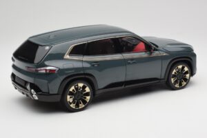 BMW XM G09 Isle of Man Green Minichamps 1:18 110023300 Metall — Bild 3 von 8