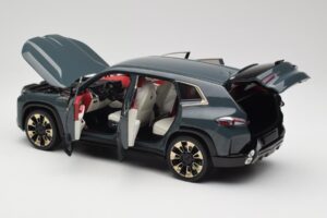 BMW XM G09 Isle of Man Green Minichamps 1:18 110023300 Metall — Bild 5 von 8