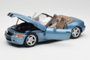 BMW Z3 E36/7 James Bond Goldeneye Blau Metallic UT Models 1:18 180024336 Metall — Bild 2 von 8