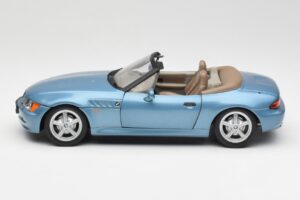 BMW Z3 E36/7 James Bond Goldeneye Blau Metallic UT Models 1:18 180024336 Metall — Bild 4 von 8