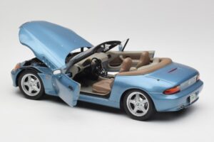 BMW Z3 E36/7 James Bond Goldeneye Blau Metallic UT Models 1:18 180024336 Metall — Bild 5 von 8
