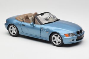 BMW Z3 E36/7 James Bond Goldeneye Blau Metallic UT Models 1:18 180024336 Metall — Bild 6 von 8