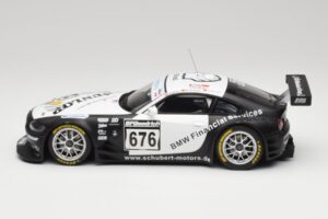 BMW Z4 #676 H. Stuck / J. Hennerici / D. Hurtgen Team Schubert Nürburgring 24 Hours 2006 AUTOart 1:18 80649 Metall — Bild 3 von 6