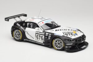 BMW Z4 #676 H. Stuck / J. Hennerici / D. Hurtgen Team Schubert Nürburgring 24 Hours 2006 AUTOart 1:18 80649 Metall — Bild 4 von 6