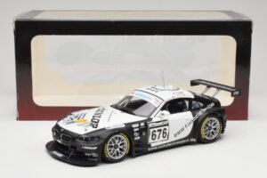 BMW Z4 #676 H. Stuck / J. Hennerici / D. Hurtgen Team Schubert Nürburgring 24 Hours 2006 AUTOart 1:18 80649 Metall — Bild 6 von 6