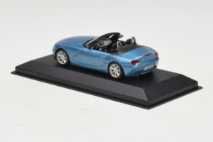 BMW Z4 E85 Cabriolet Light Blue Metallic Minichamps 1:43 BMW016 Metall — Bild 3 von 4