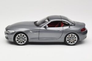 BMW Z4 E89 sDrive 35i Space Grey Metallic Kyosho 1:18 80432147085 Metall — Bild 4 von 8