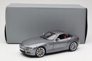 BMW Z4 E89 sDrive 35i Space Grey Metallic Kyosho 1:18 80432147085 Metall — Bild 8 von 8