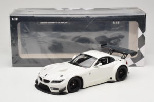BMW Z4 GT3 E89 Weiß Minichamps 1:18 151122301 Metall — Bild 6 von 6