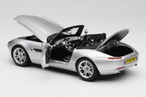 BMW Z8 E52 Cabriolet Silber Kyosho 1:18 80432411551 Metall — Bild 7 von 8