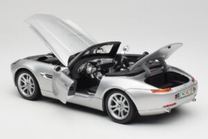 BMW Z8 E52 Titanium Silver Maisto 1:18 536896 Metall — Bild 5 von 8