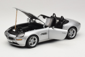 BMW Z8 Silber 007 The World Is Not Enough AUTOart 1:18 70511 Metall — Bild 2 von 8