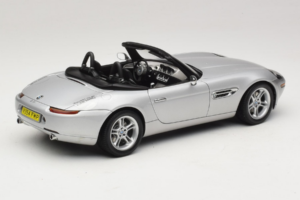 BMW Z8 Silber 007 The World Is Not Enough AUTOart 1:18 70511 Metall — Bild 3 von 8