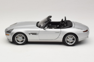 BMW Z8 Silber 007 The World Is Not Enough AUTOart 1:18 70511 Metall — Bild 4 von 8