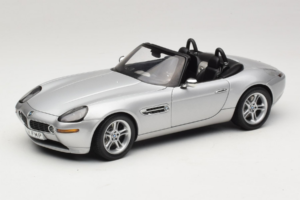 BMW Z8 Silber 007 The World Is Not Enough AUTOart 1:18 70511 Metall