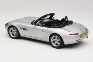 BMW Z8 Silber 007 The World Is Not Enough AUTOart 1:18 70511 Metall — Bild 7 von 8