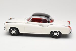 Borgward Isabella Coupe Weiß Revell 1:18 08982-W1 Metall — Bild 4 von 8