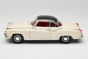 Borgward Isabella Coupe Weiß Revell 1:18 8859 Metall — Bild 4 von 8