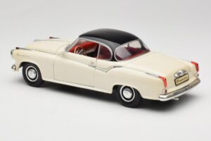 Borgward Isabella Coupe Weiß Revell 1:18 8859 Metall — Bild 7 von 8
