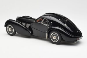 Bugatti 57SC Atlantic Schwarz CMC 1:18 M-085 Metall — Bild 5 von 6