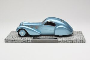 Bugatti Type 57SC Atlantic Blau Minichamps 1:18 107110320 Metall — Bild 3 von 6