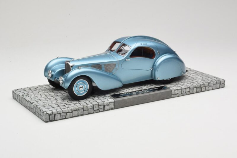 Bugatti Type 57SC Atlantic Blau Minichamps 1:18 107110320 Metall