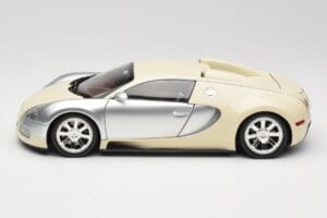 Bugatti Veyron Edition Centenaire Chrome Beige Minichamps 1:18 100110854 Metall — Bild 4 von 8