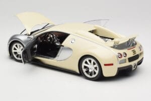 Bugatti Veyron Edition Centenaire Chrome Beige Minichamps 1:18 100110854 Metall — Bild 5 von 8