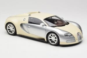 Bugatti Veyron Edition Centenaire Chrome Beige Minichamps 1:18 100110854 Metall — Bild 6 von 8