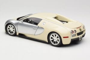 Bugatti Veyron Edition Centenaire Chrome Beige Minichamps 1:18 100110854 Metall — Bild 7 von 8