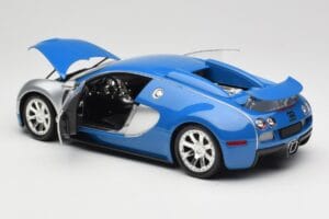 Bugatti Veyron Edition Centenaire Chrome Blue Minichamps 1:18 100110850 Metall — Bild 5 von 8