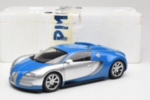 Bugatti Veyron Edition Centenaire Chrome Blue Minichamps 1:18 100110850-O Metall — Bild 7 von 7