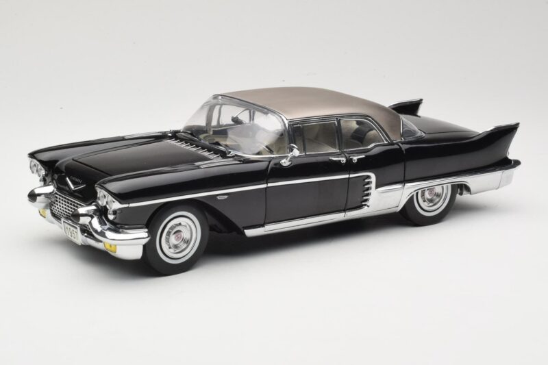 Cadillac Brougham Schwarz Sun Star 1:18 4001 Metall