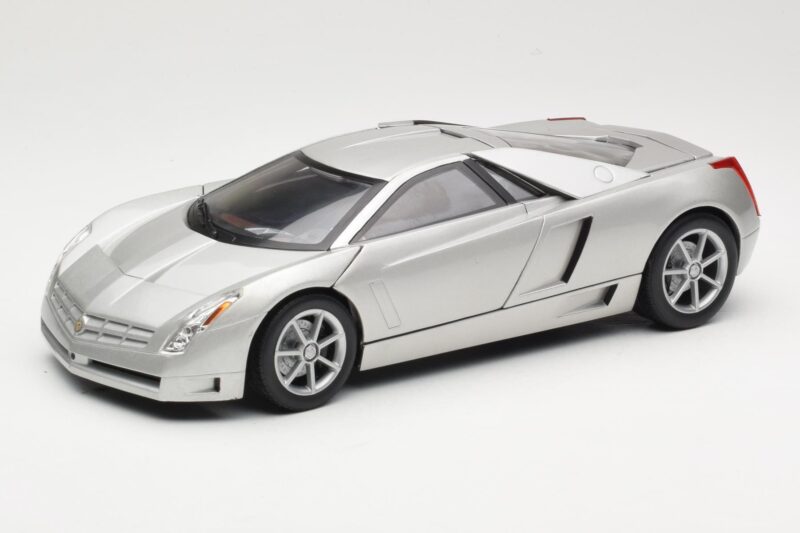 Cadillac Cien Silber Hot Wheels 1:18 57296 Metall
