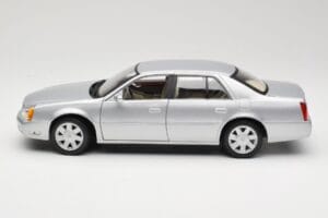 Cadillac DeVille DTS Maisto 1:18 56061 Metall — Bild 4 von 8