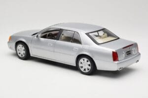 Cadillac DeVille DTS Maisto 1:18 56061 Metall — Bild 7 von 8
