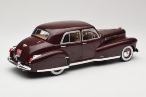 Cadillac Fleetwood 60 Special Sedan Rot MCG 1:18 MCG18071 Metall — Bild 2 von 6