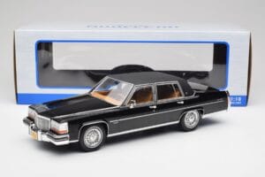 Cadillac Fleetwood Brougham Schwarz MCG 1:18 MCG18250 Metall — Bild 6 von 6