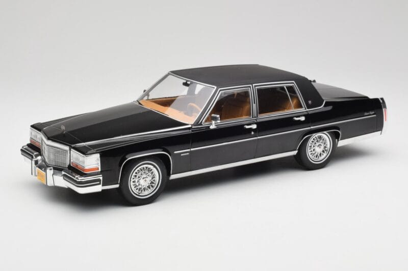 Cadillac Fleetwood Brougham Schwarz MCG 1:18 MCG18250 Metall