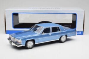 Cadillac Fleetwood Brougham Blau Metallic MCG 1:18 MCG18252 Metall — Bild 6 von 6