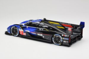Cadillac V-Series.R LMDh #2 E. Bamber / A. Lynn / R. Westbrook Chip Ganassi Racing 24 Hours of Le Mans 2023 TopSpeed 1:18 TS0 — Bild 4 von 5