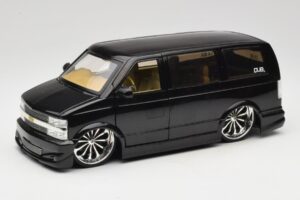Chevrolet Astro Van Tuned Schwarz Jada 1:18 63122 Metall