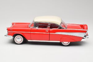 Chevrolet Bel Air Matador Rot & India Elfenbein Road Legends 1:18 92109 Metall — Bild 4 von 8