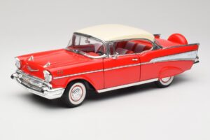 Chevrolet Bel Air Matador Rot & India Elfenbein Road Legends 1:18 92109 Metall