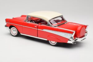 Chevrolet Bel Air Matador Rot & India Elfenbein Road Legends 1:18 92109 Metall — Bild 7 von 8