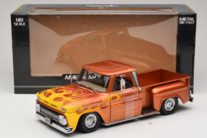 Chevrolet C-10 Stepside Pickup Lowrider Orange mit Flamme Sun Star 1:18 1392 Metall — Bild 6 von 6