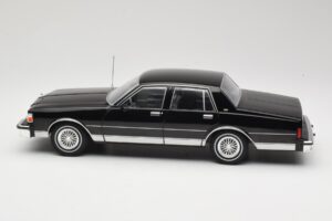 Chevrolet Caprice Schwarz MCG 1:18 MCG18113 Metall — Bild 3 von 6