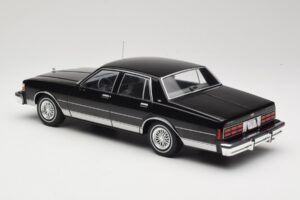 Chevrolet Caprice Schwarz MCG 1:18 MCG18113 Metall — Bild 5 von 6