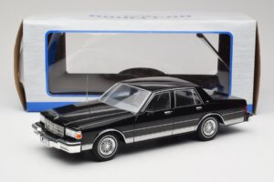 Chevrolet Caprice Schwarz MCG 1:18 MCG18113 Metall — Bild 6 von 6