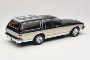 Chevrolet Caprice Estate Wagon Silber & Grau MCG 1:18 MCG18478 Metall — Bild 2 von 6